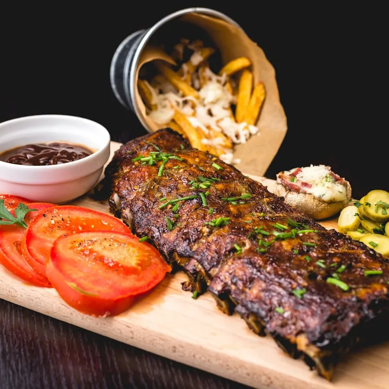 Hidangan kambing guling Niki Eco Catering